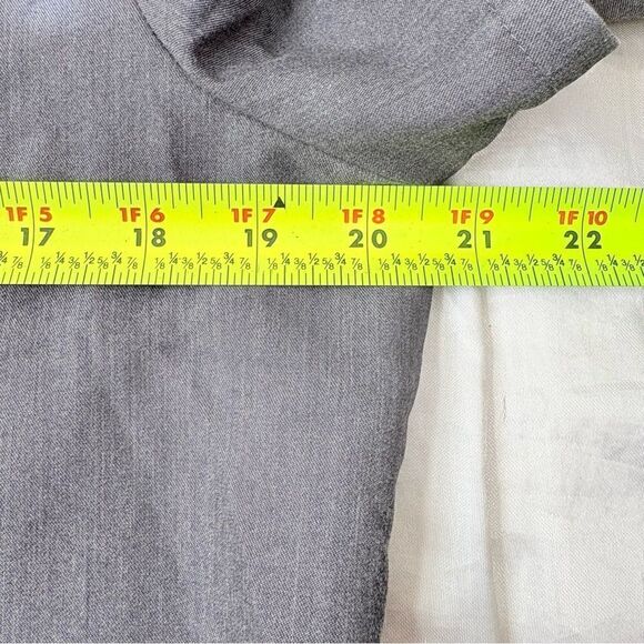 FIGS Womens Gray V-Neck Scrub Top M Short Sleeve Workwear - Picture 11 of 11